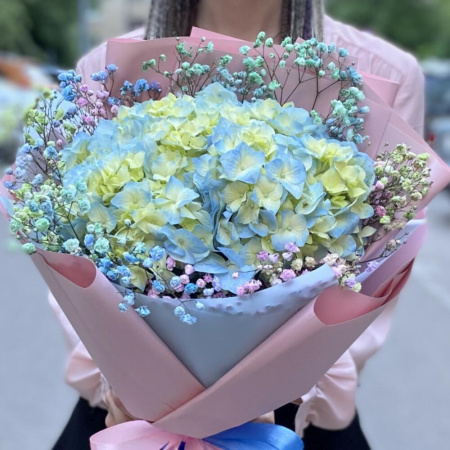 Букет_Радужный букет с голубой гортензией Букет_Радужный букет с голубой гортензией