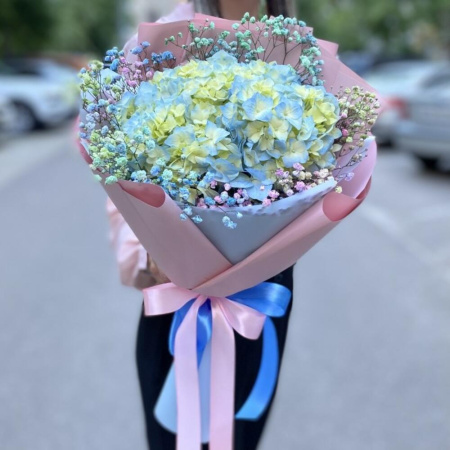 Букет_Радужный букет с голубой гортензией Букет_Радужный букет с голубой гортензией