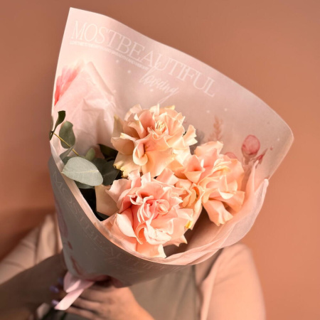 Букет_3 нежные французские розы с веткой эвкалипта